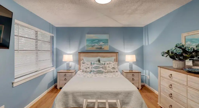 #61 Beautiful Condo Ideal Location 2BDR/2 Parkings