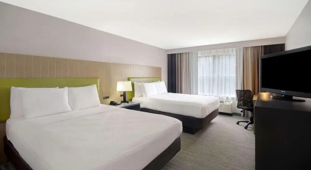 Четырёхместный номер Standard Country Inn & Suites by Radisson, Cincinnati Airport, KY