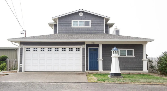 Roads End Light 4 Br home by RedAwning, Prenota Hotel Lincoln City 