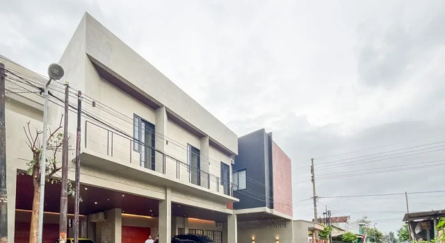 Urbanview Tigatuju Living Blitar