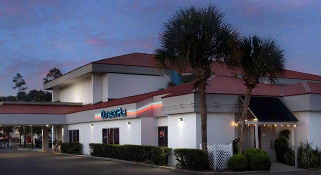 Люкс Quality Inn Atlantic Beach-Mayo Clinic Jax Area