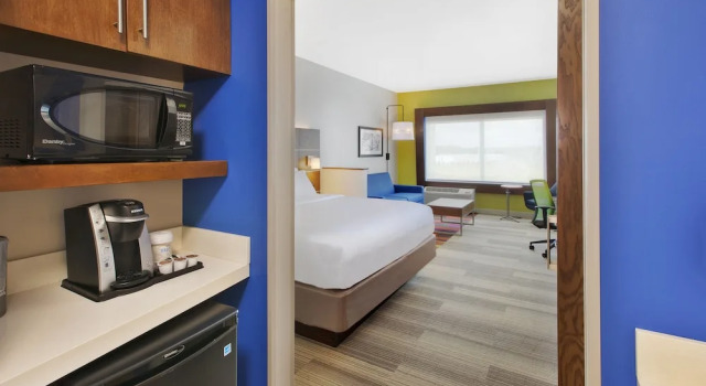 Четырёхместный люкс Holiday Inn Express and Suites South Hill by IHG