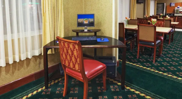 Holiday Inn Express Tulsa-Woodland Hills