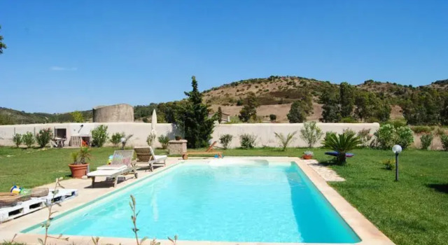 Villa in Campagna con Piscina Privata, Забронировать Вилла Ури Sardinia North