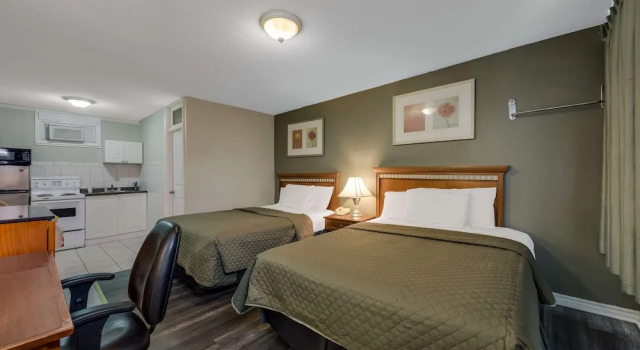 Четырёхместный люкс Knights Inn Burlington