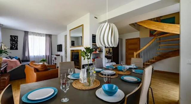 Detached House - Garden, BBQ, Terrace, 40inSmartTV ,Fireplace, Parking,