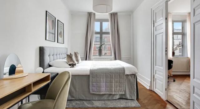 Square - Spacious 6-bdr Apt Near Nyhavn, Забронировать Отель Кристиансхавн Копенгаген, рядом с Марморкиркен (Мраморная церковь)