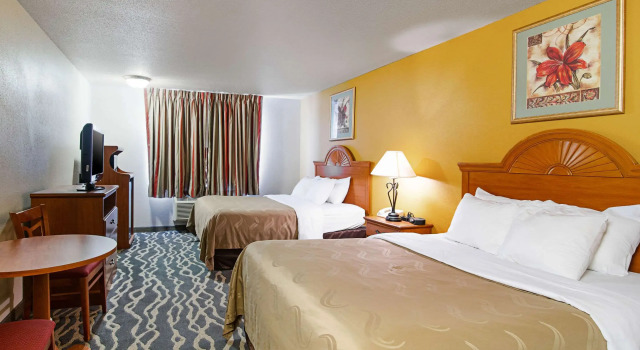 Четырёхместный номер Standard Quality Inn Huron