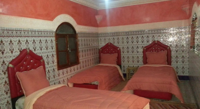 Auberge Iminouassif, Book Hostel / Vandrerhjem Hoteller i Outgual med morgenmad, Morgenmad