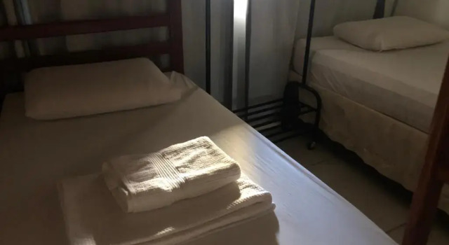 Кровать в общем номере (мужской номер) GayFriendly Hostel BSB Airport