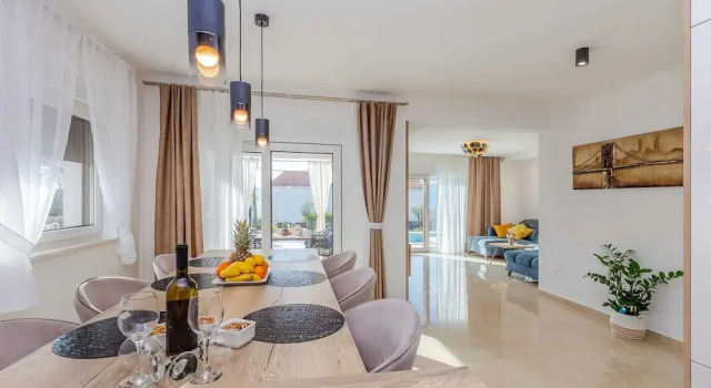 Holiday House Villa Andro, Varaa Villa Hotellit Kvarner Islands uima-altaalla, Uima-allas