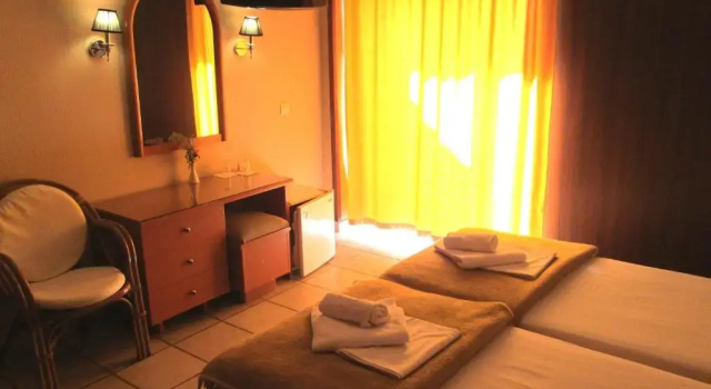 Трёхместный номер Standard Hotel Lito