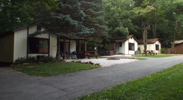Коттедж с 2 комнатами Hemlock Campground And Cottages