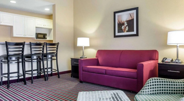 Четырёхместный люкс c 1 комнатой Quality Inn Rock Hill Northeast I-77