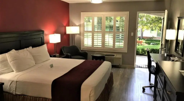 Номер Standard с видом на сад Laguna Hills Lodge-Irvine Spectrum