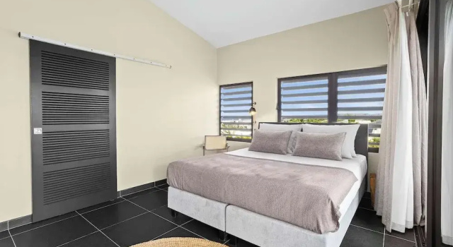 Шестиместный номер Standard с видом на океан Delfins Residences