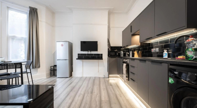 Newly Renovated 2 Bed Ground Floor Flat, Забронировать Отель Саутгемптон Хэмпшир, рядом с Alpine Snowsports Southampton