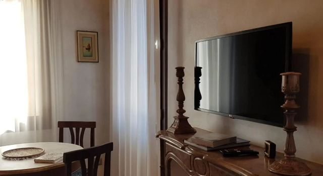 Ca Cappello Venice Apartment 1 with Canal View, Забронировать Апартаменты/квартира Каннареджо Венеция, рядом с Accademia Bridge