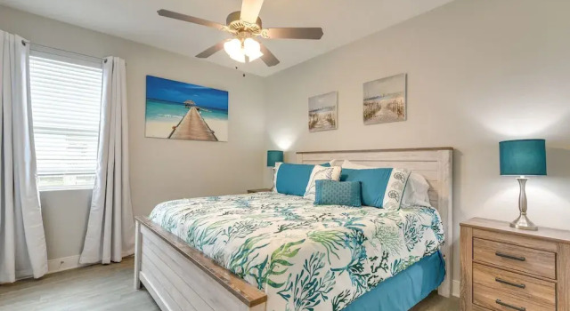 Luxe Crystal Beach Retreat w/ Views! Walk to Shore, Boek Vakantiehuis Crystal Beach Houston