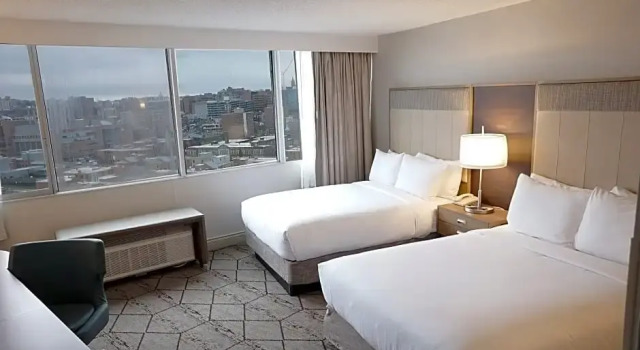 Четырёхместный номер Standard Crowne Plaza Syracuse