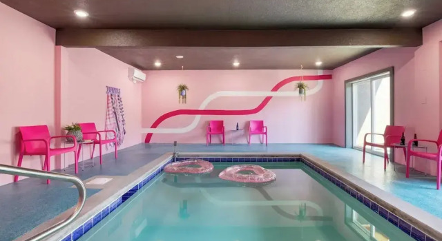 Pink Pines by Avantstay Luxury Aesthetic Dream Home, Indoor Pool, Hot Tub, Забронировать Дом для отпуска Отели Great Smoky Mountains National Park с парковкой, Парковка