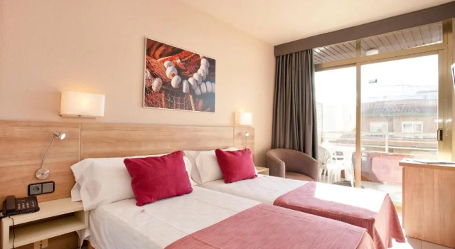 Двухместный номер Superior с балконом Apartamentos Port Eugeni