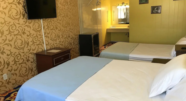 Четырёхместный номер Standard Heritage Inn Mahomet