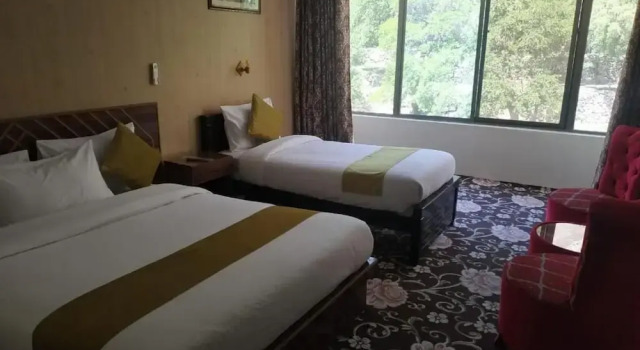 Трёхместный номер Standard с балконом Hunza Grand Motel