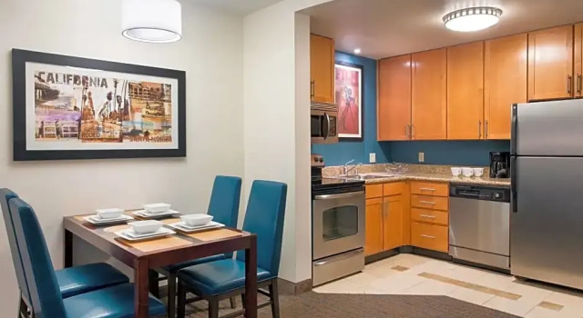 Четырёхместный люкс с 2 комнатами Residence Inn Los Angeles Burbank/Downtown