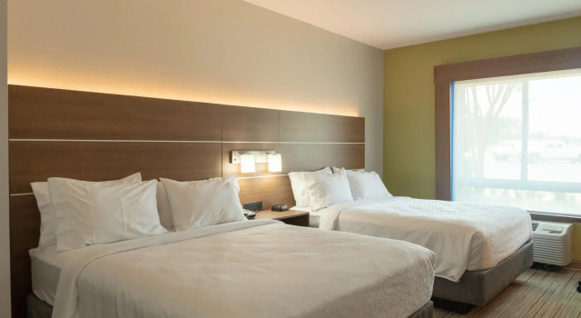 Четырёхместный люкс с 2 комнатами Holiday Inn Express Hotel and Suites Natchitoches by IHG