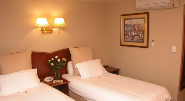 Ruslamere Hotel and Conference Centre, Забронировать Отель Отели Дурбанвиль с завтраком, рядом с De Ville Shopping Centre, Завтраки