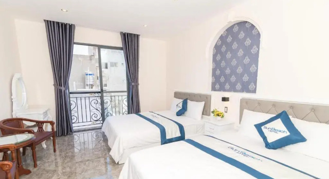 Четырёхместный номер Deluxe с балконом Sun Beach Hotel