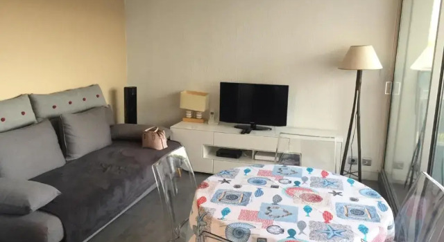 Апартаменты c 1 комнатой Joli petit appartement rénové au centre du Boucanet