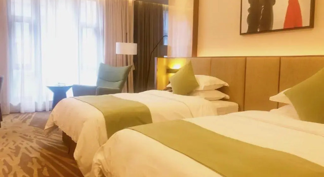 Двухместный номер Superior Leshan Ramada Hotel