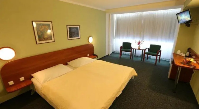 Hotel Lux, Забронировать Отель Банска-Бистрица Банскобистрицкий-край