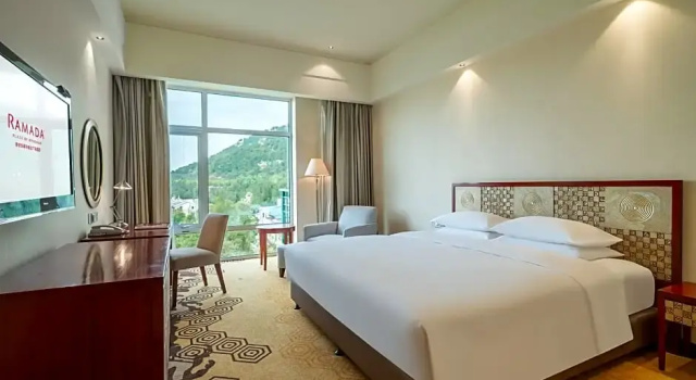 Люкс с видом на горы Ramada Plaza By Wyndham Taian
