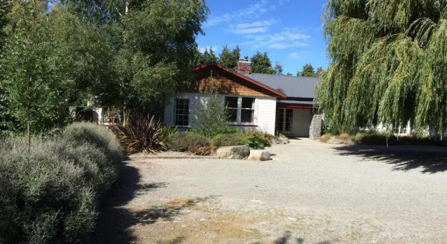 Коттедж с 5 комнатами Mt John Homestead