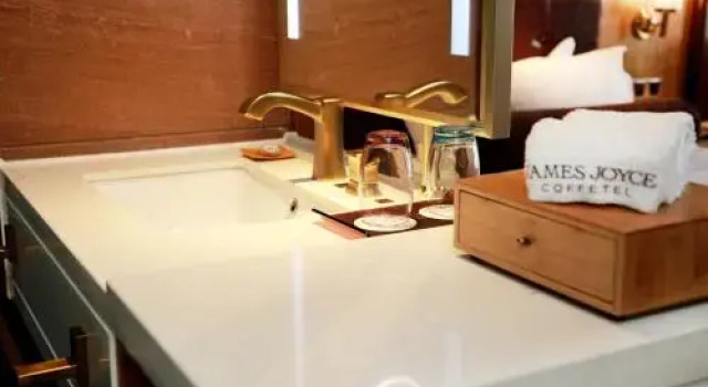 James Joyce Coffetel·Qingdao Jiaodong International Airport Jiaodong Town Metro Station, Prenota Hotel Hotel a Shandong con parcheggio, Parcheggio