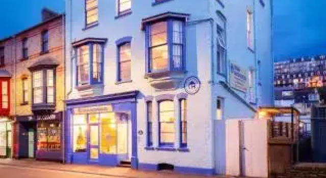 Ocean Backpackers, Book Hotel Hoteller i Ilfracombe med parkering, nær Verity Statue, Parkering