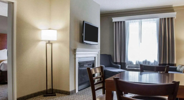 Двухместный люкс Comfort Inn & Suites Sturbridge-Brimfield