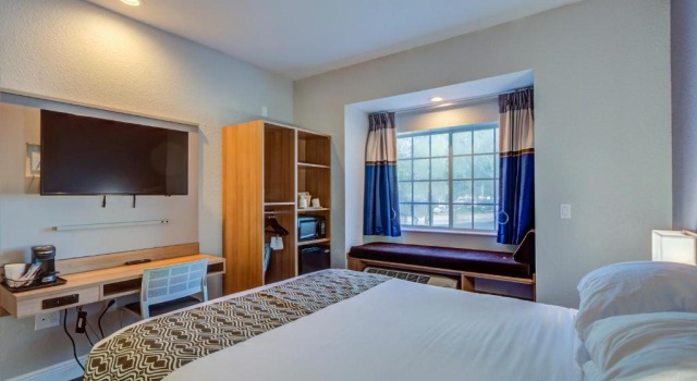 Двухместный люкс Microtel Inn and Suites - Zephyrhills