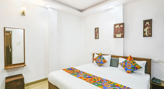 Номер Deluxe FabHotel Duke Inn