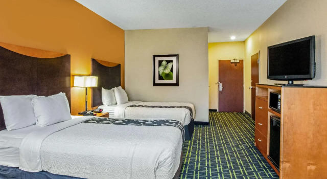 Четырёхместный номер Standard La Quinta Inn & Suites by Wyndham Manassas Battlefield