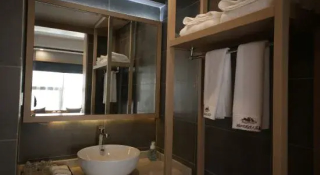 Hu Shan Yue International Hotel, Rezerwuj Hotel Hotele w Qujing z parkingiem, Parking