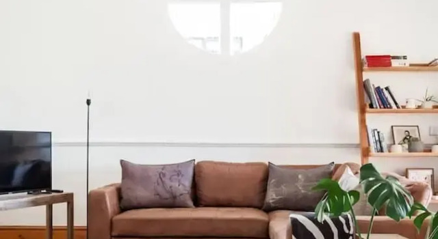 Коттедж Spacious 3-bed Sunlit Comfort Power Backup