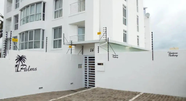 Апартаменты Lovely 2 bedroom self-catering apartment located 1 min from the beach