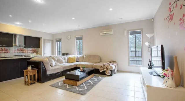 Gorgeous 4BR Home in Point Cook