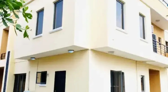Dazzle Pearl Homes, Rezerwuj Apartament Hotele w Eti-Osa z parkingiem, Parking