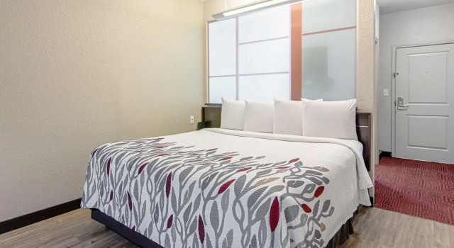 Номер Superior Red Roof Inn Locust Grove