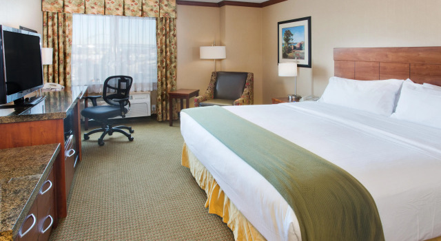 Holiday Inn Express Hotel & Suites Portland-Northwest Downtown by IHG, Забронировать Отель Отели Портленда с парковкой, рядом с Дом-музей Треветта-Нунна, Парковка